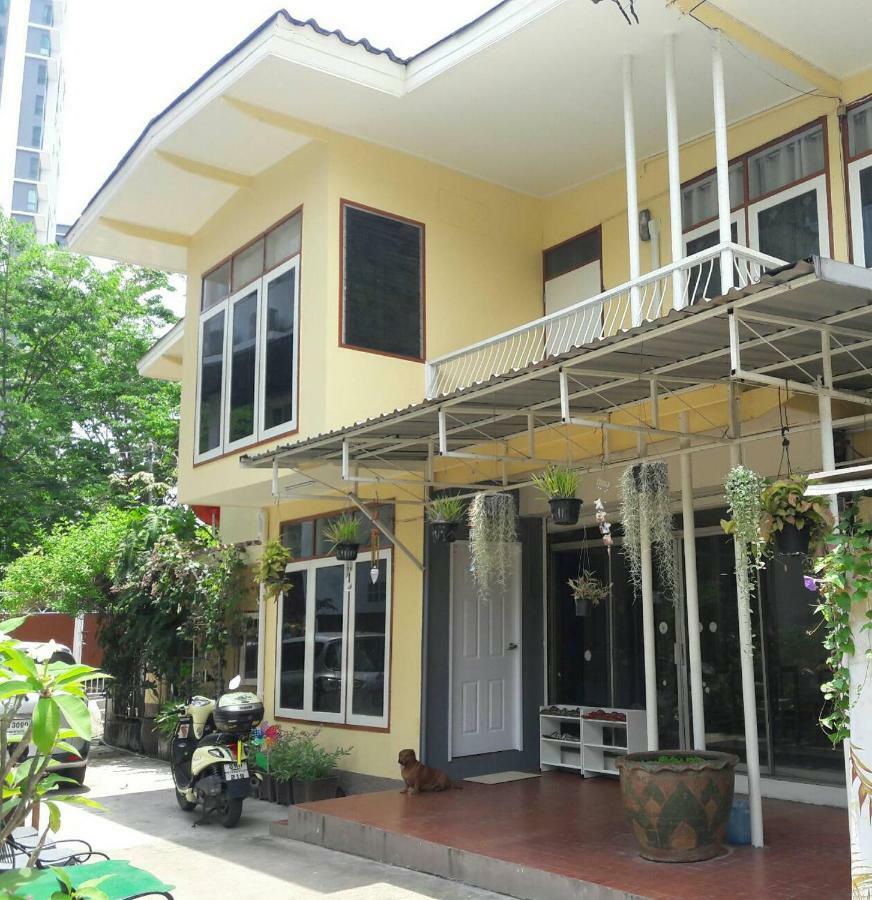 Baan Bangkok Noi Hotel Taling Chan Exterior photo